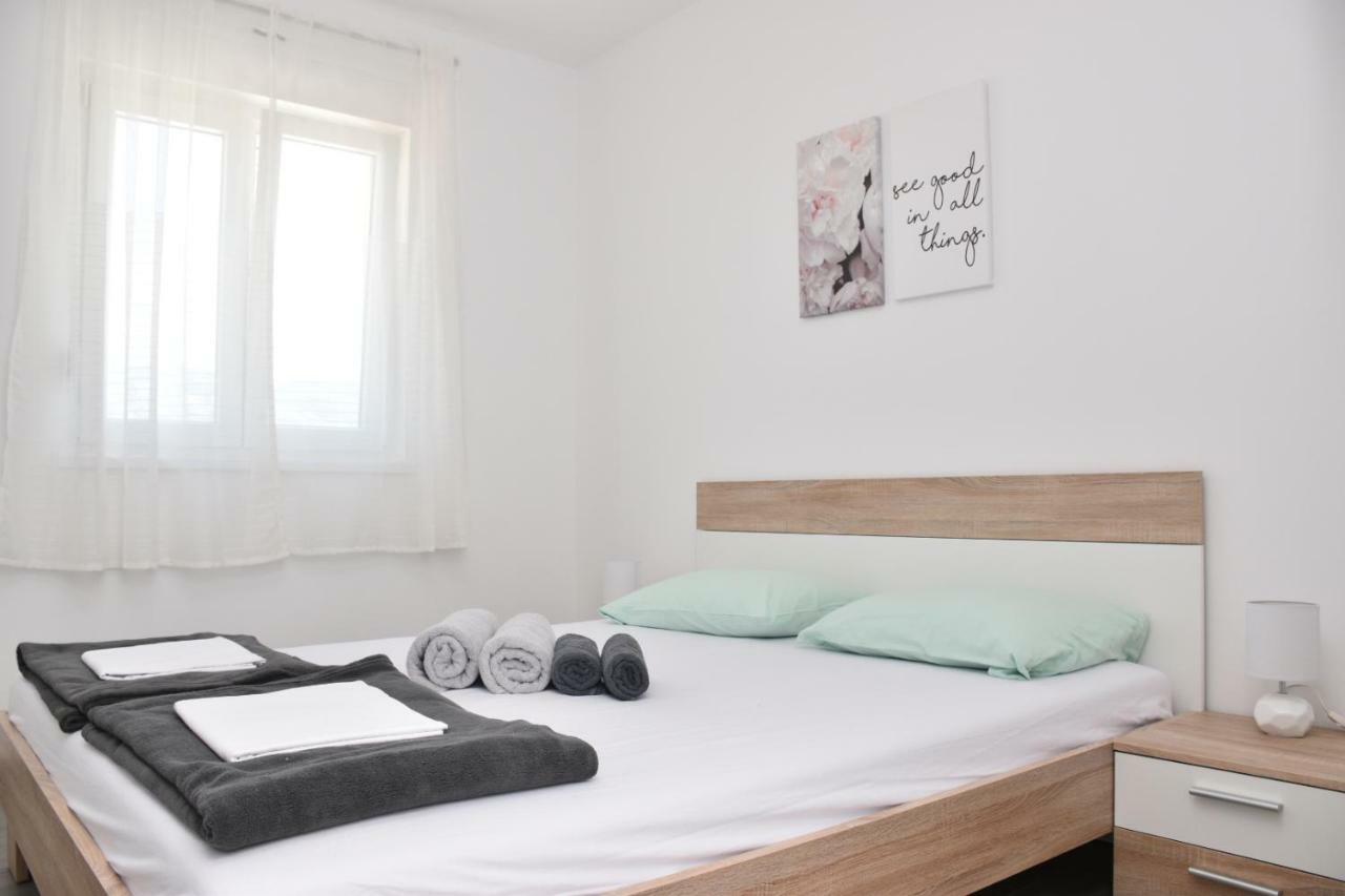 Apartments Mino Ražanac Εξωτερικό φωτογραφία